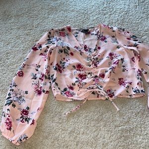 Women’s rue 21 medium cropped flower v-neck blouse with tie